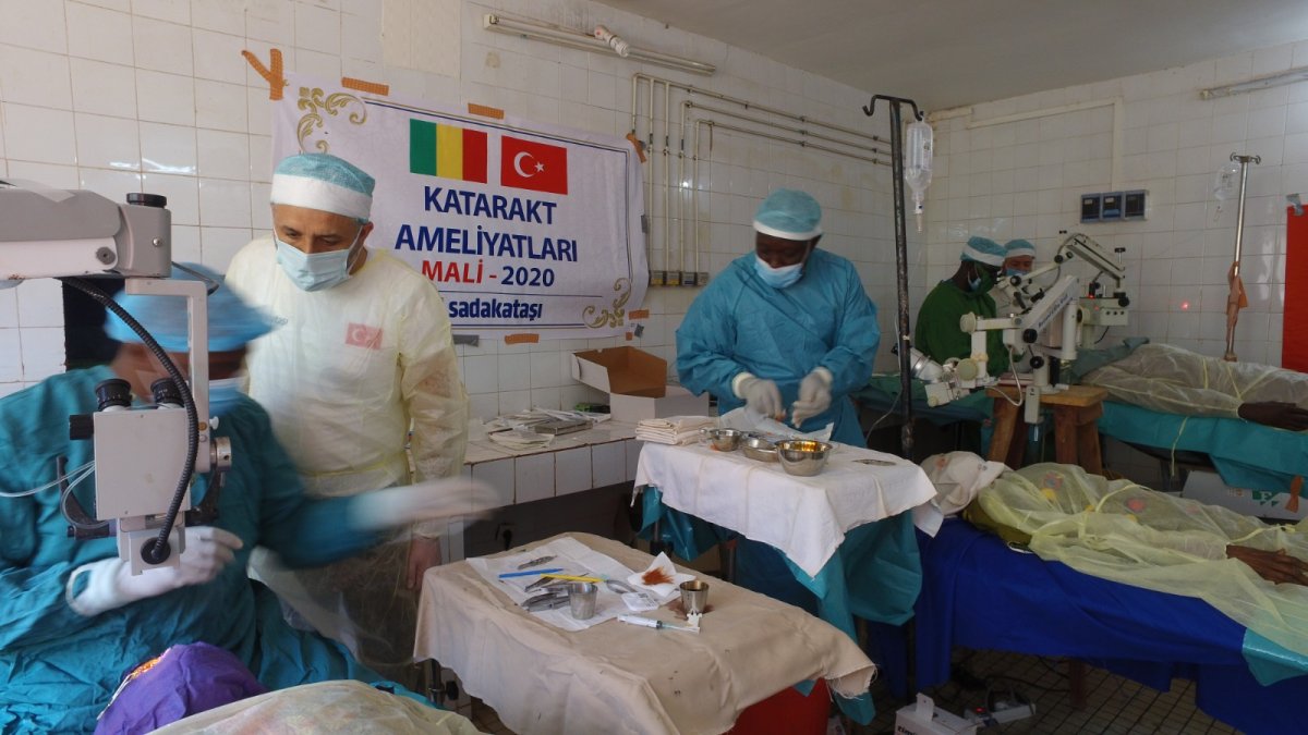 800 Cataract Surgery in Mali