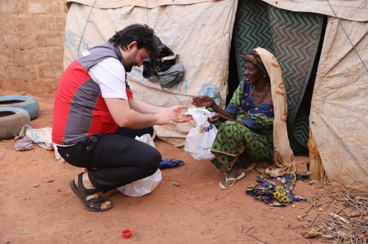 Humanitarian Aid to Malian Refugees