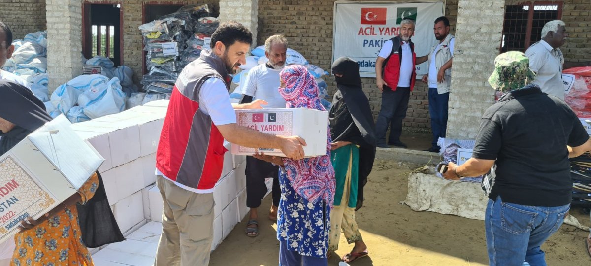 Sadakataşı deliver Humanitarian Aid to Pakistan